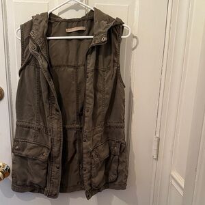 Max Jeans lightweight green fatigue hooded vest with drawstring waist, sz S